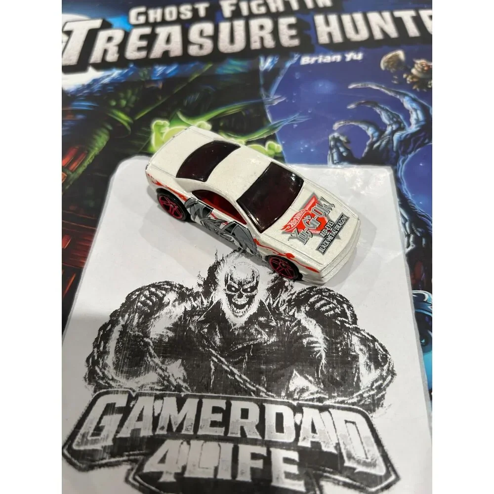 2000 Hot Wheels Yu-Gi-Oh! Muscle Tone White Die Cast Toy Car Vehicle